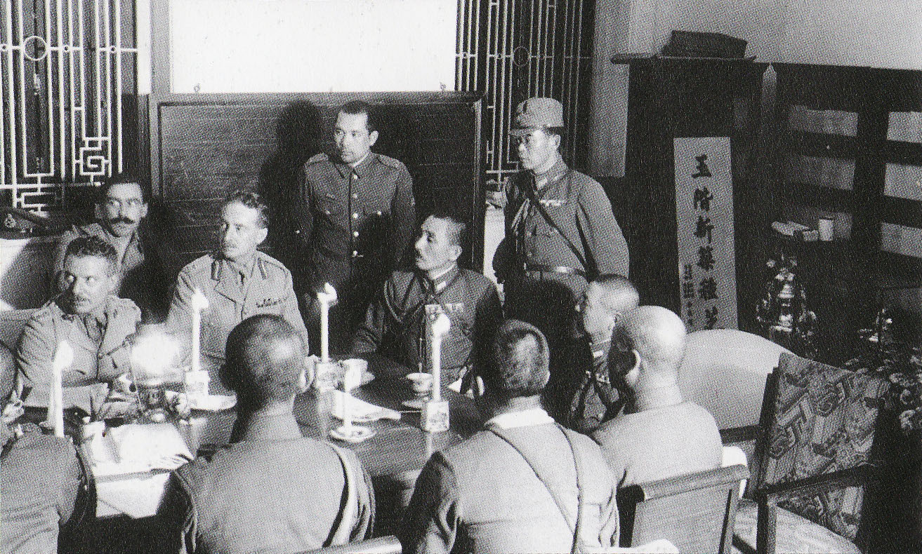 1941年12月25日，九龍半島酒店，英國殖民軍將領與日軍接洽投降事宜。對港獨人士而言，英國殖民政府領導的兩個禮拜的「香港保衛戰」，就是香港抗戰的全部。